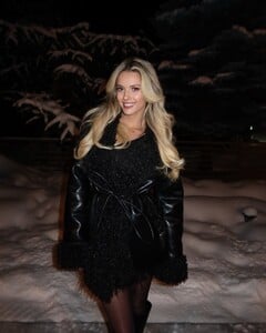 [2025.01.03] lindsaymariebrewer_472508769_939743508254899_7936793268622694733_n.jpg