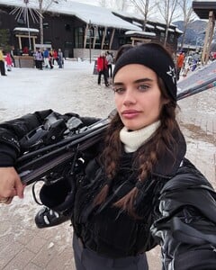 [2025.01.04] sarasampaio_472388794_18485471998058288_8546337973674953952_n.jpg