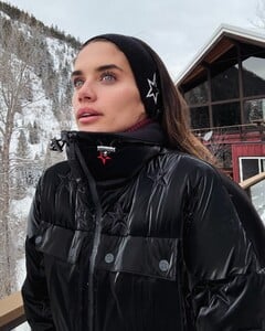 [2025.01.04] sarasampaio_472699762_18485472070058288_5582425798393566368_n.jpg