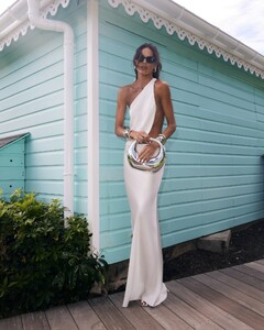 [2025.01.08] izabelgoulart_473045458_1577114466499108_351670723568902687_n.jpg