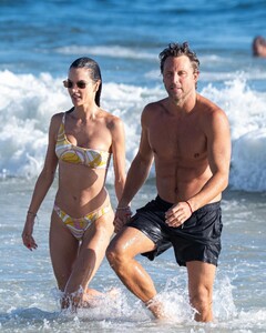 [2025.01.10] justjared_472779266_1821281035352401_5330038675517630663_n.jpg