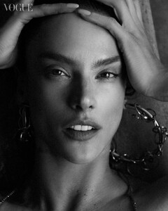 [2025.01.13] voguebrasil_473144411_527501333667306_8447647341570110524_n.jpg