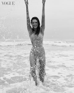 [2025.01.13] voguebrasil_473165189_931722509084607_2727111388112511676_n.jpg