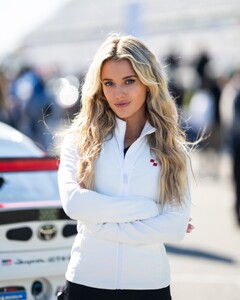 [2025.01.26] lindsaymariebrewer_475432723_18482241145023234_4419497967197961546_n.jpg