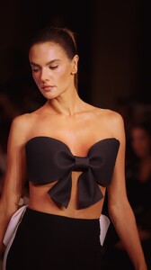 [2025.01.28] alessandraambrosio-osterg75_475413915_18485191990061078_3740588423581198892_n.jpg