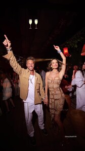 [2025.01.01] alessandraambrosio-buckpalmer_AQOb1.jpg
