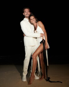 [2025.01.01] izabelgoulart_472381392_1132718641848297_1810269849550577455_n.jpg