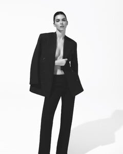 [2025.01.01] kendalljenner_472259458_1665395244186013_2233410645634559399_n.jpg