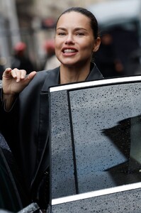559465227_adriana-lima-2.thumb.jpg.7120488b97157d71eea3bd6a9b4442d2.jpg