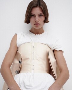 Bibi-Breslin-by-Alexandra-Nataf-Virginie-Benarroch-for-Unconditional-Magazine-Fashion-Editorial-1.thumb.jpg.383323ce56778338ade5b89f77870ad1.jpg