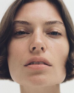 Bibi-Breslin-by-Alexandra-Nataf-Virginie-Benarroch-for-Unconditional-Magazine-Fashion-Editorial-2.thumb.jpg.ce6aa86f72d62753bb2bbe4162428d30.jpg
