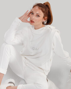 Bojana-Ugresic-White-Canvas-005-e1642092241163.jpg