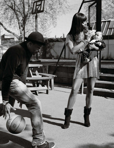 British_Vogue_2014-09-335.thumb.png.8e0e4f653d066a0617d8d4049f95973f.png