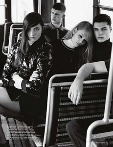 British_Vogue_2014-09-378.thumb.png.09ab04da06f6b1340bb5f726026d3022.png