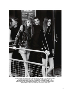 British_Vogue_2014-09-383.thumb.png.6fa76ecbff0bf281e5a746daa657412c.png