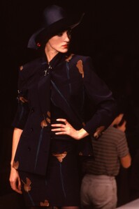 Cerruti_SS1989_DanyaFiorini_02.thumb.jpg.f50308d36dd11d2e61ea96125b968eac.jpg