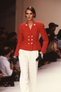 Cerruti_SS1989_MariaJohnson_02.thumb.jpg.670625af67692fcb76093ef99e88dd08.jpg