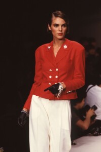Cerruti_SS1989_MariaJohnson_03.thumb.jpg.a454e3812a7e3721c53bcd92bdb03022.jpg