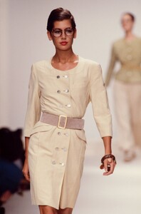 Cerruti_SS1989_StephanieJanes_01.thumb.jpg.6f7bc79942f20fa7d68fbaa6d2e0f818.jpg
