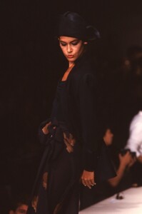Cerruti_SS1989_StephanieJanes_03.thumb.jpg.2d27507c8dccaf5b0f6c4d6b93999f9d.jpg