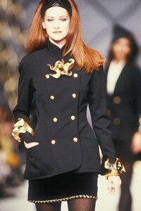 Chanel1990FW1.thumb.jpg.b99b2f652f22aa5763d98252b811833d.jpg