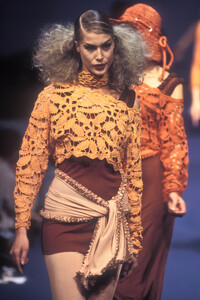 ChantalThomass1993WomenRTW74.thumb.jpg.5baa7842267272584b5c3f50579efd26.jpg