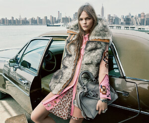 Coach-Fall-Winter-2016-Stuart-Vevers-Caitie-Green-by-Steven-Meisel.thumb.jpg.c51f05d93be37cf9e4781e6d3a3f20b5.jpg