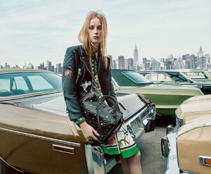 Coach-Fall-Winter-2016-Stuart-Vevers-Rianne-Van-Rompaey-by-Steven-Meisel.thumb.jpg.7b2904aa5da3d0a92dadc6bb8cf5e550.jpg