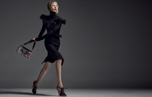 Dior-Fall_Winter_2016_17-Julia_Nobis_by_Steven_Meisel-03.thumb.jpg.49622152cd9b65e1bb398c5daa0e3240.jpg