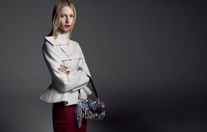Dior-Fall_Winter_2016_17-Julia_Nobis_by_Steven_Meisel-06.thumb.jpg.b0069dea4d0a8114e04836b34c315f82.jpg