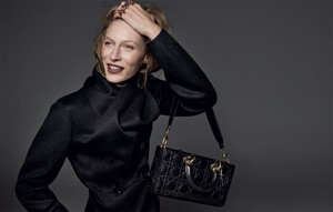 Dior-Fall_Winter_2016_17-Julia_Nobis_by_Steven_Meisel-07.thumb.jpg.88259d6bc3dbd3f778b73d1e22beabbf.jpg
