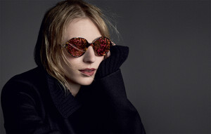 Dior-Fall_Winter_2016_17-Julia_Nobis_by_Steven_Meisel-08.thumb.jpg.965b7abd41855e6b078275b8c7d06c49.jpg