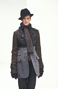DolceGabbana1994FW2.thumb.jpg.a9d4c77c1cce1421a0b1ee9710003ea1.jpg
