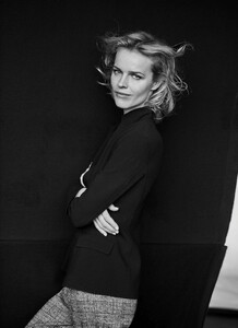 Giorgio_Armani-New_Normal-2016-Campaign-04_Eva_Herzigova-by-Peter_Lindbergh.thumb.jpg.aaadd2ff69a995c7982e52729c1a88f7.jpg