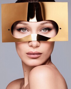 HarpersBazaarUSJune201811.thumb.jpg.188840f16ade76e7b5ef16c8253bea46.jpg