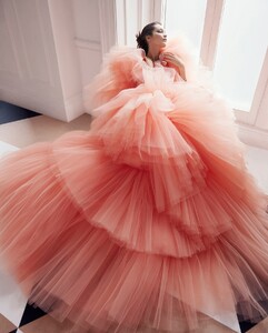 HarpersBazaarUSJune20189.thumb.jpg.4698235291ca0472909c0f4a06e605cb.jpg