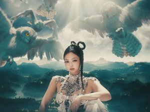 JENNIE - ZEN (RUBY ALBUM MARCH 7) [cXmYNmQ4BuM].webm_snapshot_00.47.013.png