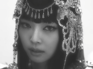 JENNIE - ZEN (RUBY ALBUM MARCH 7) [cXmYNmQ4BuM].webm_snapshot_01.01.928.png