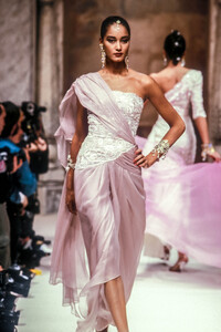 JeanLouisScherrer1990HauteCoutureSS35.thumb.jpg.076ab26a47bc58aa0664e6776133a6c0.jpg