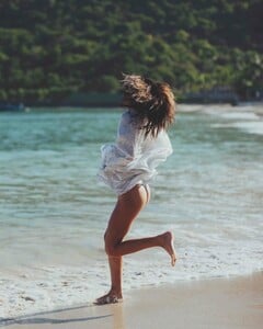 Kyla Shay channels the island spirit of St Barth in Jacques Zolty, where timeless luxurious pieces are made for moments by the ocean.Model @kyla.shay Photography by @victorrobertof @jz.sbh @jacqueszoltyLook 1, (3).jpg