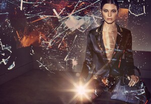 La-Perla-Spring-Summer-2017-Kendall-Jenner-by-Steven-Klein-1.thumb.jpg.03d33688f88131676ecf2755c471e250.jpg