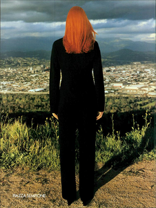 Lockhart_Piazza_Sempione_Fall_Winter_1998_99_03.thumb.png.f411ad38fed1b90d25105101bf5cc7d4.png