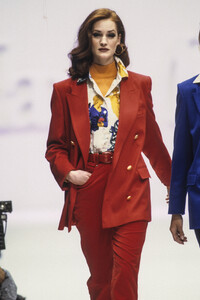 MaxMara1992FW19.thumb.jpg.f0968db12c97386d8bceb1a9df6e9f73.jpg