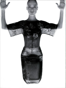 Meisel_Dolce__Gabbana_Fall_Winter_1998_99_16.thumb.png.91414909251257a4da98b165d5f434bb.png