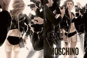 Moschino-Spring-Summer-2017-Bella-Gigi-Hadid-by-Steven-Meisel-01.thumb.jpg.e6949a6667e360b54b227743a85ad1ca.jpg