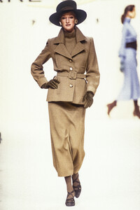 PierreBalmain1993FW1.thumb.jpg.7463a8ff1982bb2dcf887a9cace6ee16.jpg