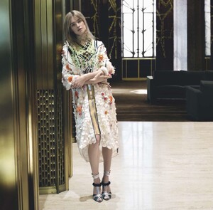 Prada-Spring_Summer_2016-03-Natalia_Vodianova-by-Steven_Meisel.thumb.jpg.394de756f60bc527659d85382cad5961.jpg