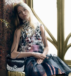 Prada-Spring_Summer_2016-04-Sasha_Pivovarova-by-Steven_Meisel.thumb.jpg.5ad83dba9c3f1656d70d35b83ed39dd2.jpg