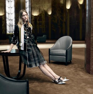 Prada-Spring_Summer_2016-05-Sasha_Pivovarova-by-Steven_Meise.thumb.jpg.6113e448e2115ecb3584ff6ef845bed0.jpg