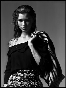 RG_H3-Carre-Otis.thumb.jpg.c2e5a85141e8db7f73ed6610d79b40dc.jpg